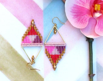 Micromacrame triangle earrings with shade of pink and red miyuki delica seed beads