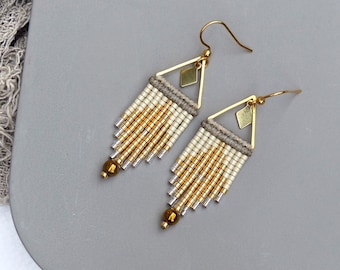 Pendientes tejidos de lino y color dorado en micromacramé y miyuki delica perlas estampados diamantes