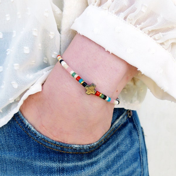 Bracelet heishi en jade aventurine verte apatite bleu opale rose corail rouge et coquillage