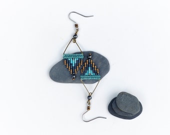 Micro macrame and miyuki delica seed beads -  Hand woven earrings - Turquoise hematite - Triangle arrow head - Ethnic Boho chic jewelry