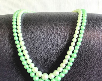 Collar vintage verde pálido, doble hebra, perlas de imitación, cuentas de tamaño gradual, 56 cm (22 pulgadas)