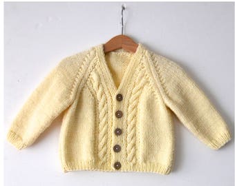 Hand knitted %100 wool unisex baby/toddler cardigan/jacket, chunky, V-neckline, raglan sleeves, front side cable-knitting
