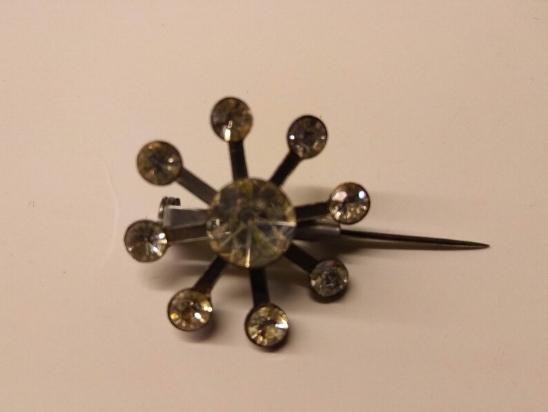 Vintage Snowflake Brooch Silver Metal /& White Rhinestones # 372