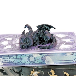 Sleepy Dragon Bookshelf Decor – 3D Printed Fantasy Figurine | Book Nook Companion | Book Guardian