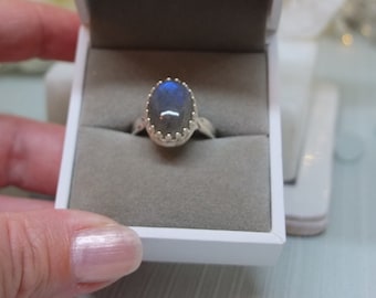 Labradorite ring - Blue flash labradorite ring - Sterling silver gallery wire ring - Navy blue ring - Dark blue ring - Midnight blue ring