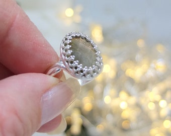Labradorite ring - Sterling silver ring -  Adjustable ring - Gallery wire ring - Faceted labradorite ring - Cocktail ring - Traditional ring
