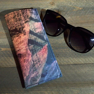 mountains eyeglass case, sunglasses case, leather glasses case, travel gift, designer eyelgasses pouch, reading glassses case, gift for her