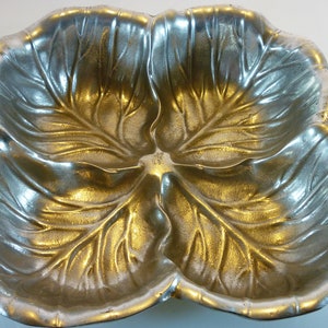 Wilton 4 leaf Cabbage bowl in Aluminum. Rectangular with curved corners. 11 H x 11 Wx 2.5 D inches