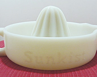 68764’ NO No chips Sunkist white milk glass Manual juicer from 1960 Mint condition dings etc PAT 68764’ NO No chips Sunkist white milk glass Manual juicer from 1960 Mint condition dings etc PAT