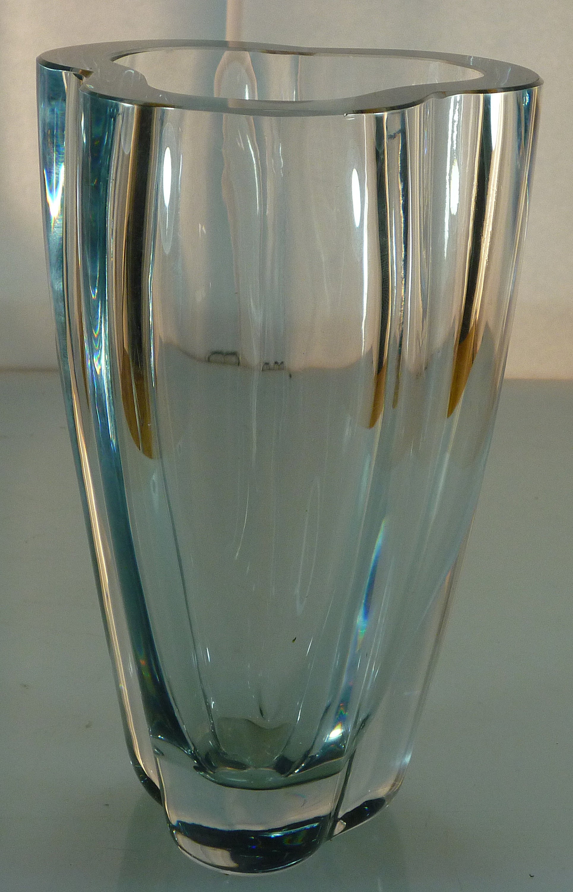 Strombergshyttan Sweden Crystal  Vase、花器 Strombergshyttan Vase Swedish Modern MCM Signed Ice Blue