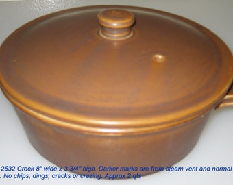 Mid Century Hall #2632 brown Ceramic casserole with Lid in Excellent condition