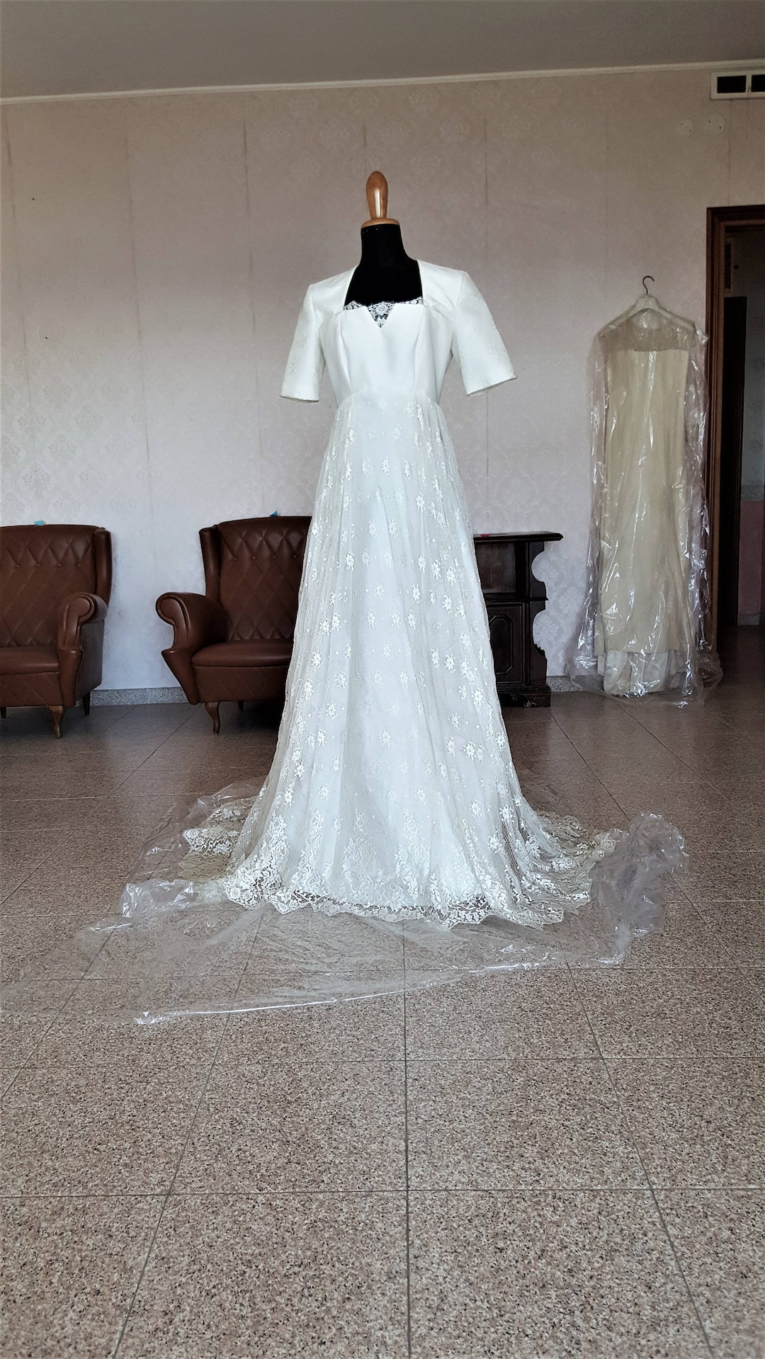 Abito da sposa in seta e pizzo made in Italy fatto a mano stilista