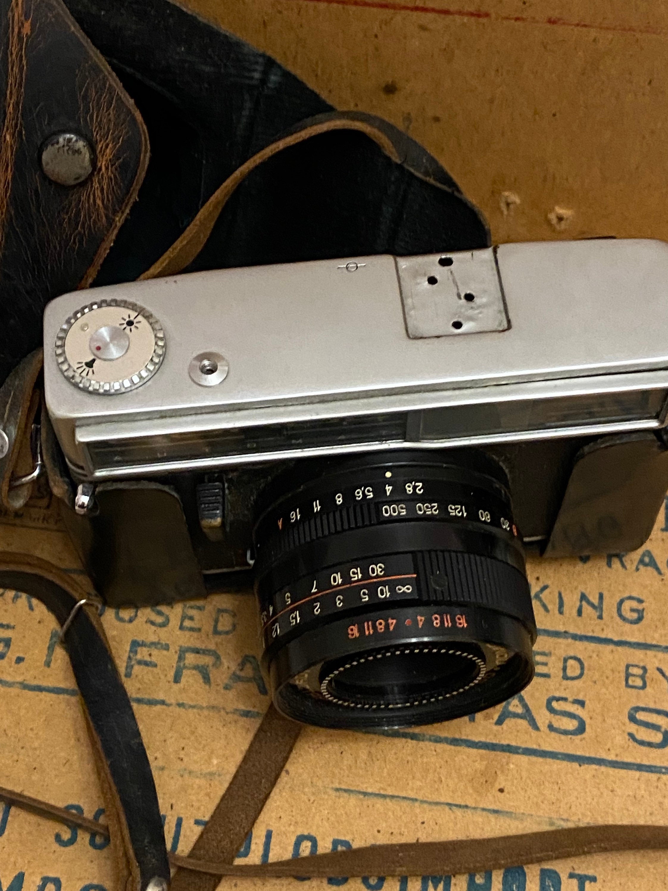 ビンテージフィルム写真カメラ Sokol オートマチックレンズ