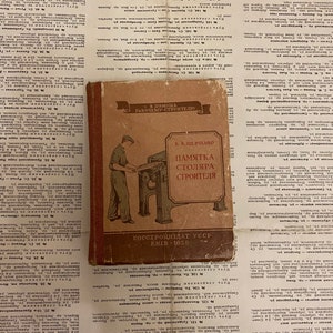Puede incluir: Un folleto rojo y blanco titulado "Pamjatka Stoljara" (Memorándum del Carpintero) con el nombre del autor, V.A. Shevchenko, y el editor, "Posstrojizdat USSR Kiev - 1958".
