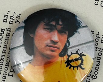 90s vintage レトロセットアップ スーツ ピンズ  No.22 Viktor Tsoy 90s Style Pin Tsoi is Alive, Russian Rock Group