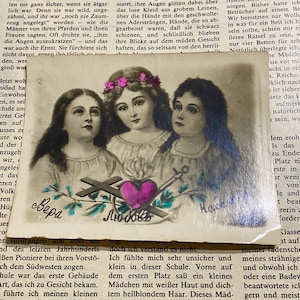 Vera, Hope, Lyubov', ancienne carte postale photographique, style village ukrainien des années 70