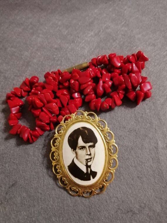 Beautiful  vintage brooch with Yesenin , USSR, Ese