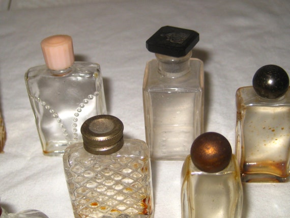 Antique collection of tiny perfume bottles, lot o… - image 5