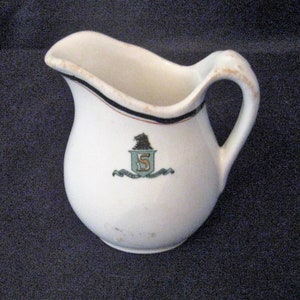 Weißes Keramik Milchkännchen, Souvenir Hotel, Ridg Ways England, Sammlerstück, Mid Century, 50er 60er Jahre, Bauernhaus Dekor
