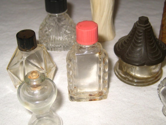 Antique collection of tiny perfume bottles, lot o… - image 4