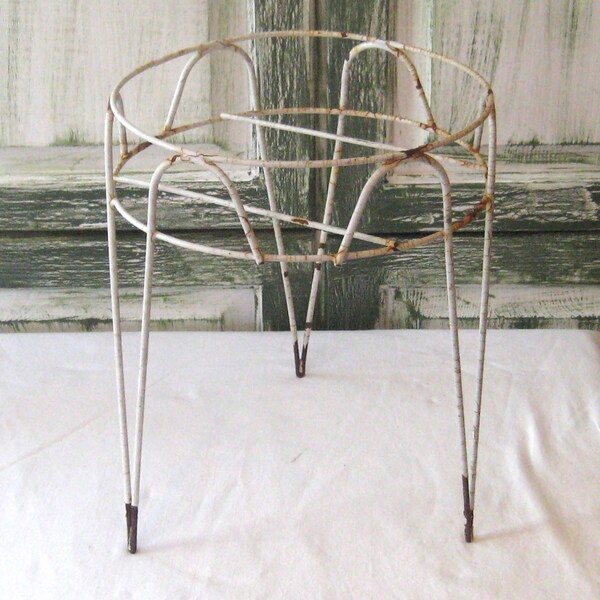 White wire metal plant stand, hair pin legs, rustic rusty primitive outdoor indoor MCM plant stand, mid century 50s 60s farmhouse decor