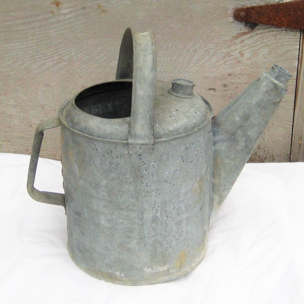 Antique galvanized water can, watering can, rustic primitive, holds water works, mid century 40s 50s, rustic primitive farmhouse porch decor