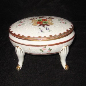 Caja de cerámica con patas ornamentadas y tapa desmontable, oro blanco, marca del emblema del león de la corona, caja ovalada con anillo de baratija decorativa, mediados de siglo, años 50 y 60