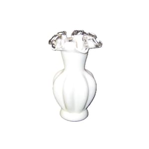 Vintage Fenton Milchglasvase, Melonenvase mit silbernem Wappen, Mitte des Jahrhunderts 50er 60er Jahre, Sammlerstück Fenton Glas Bauernhausdekor