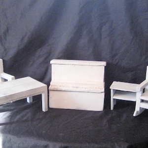 Meubles de poupée en bois blanc, table de cuisine, chaise, table de bout, chaise berçante, piano, vintage fait main, rustique, vieilli, meubles de jouet