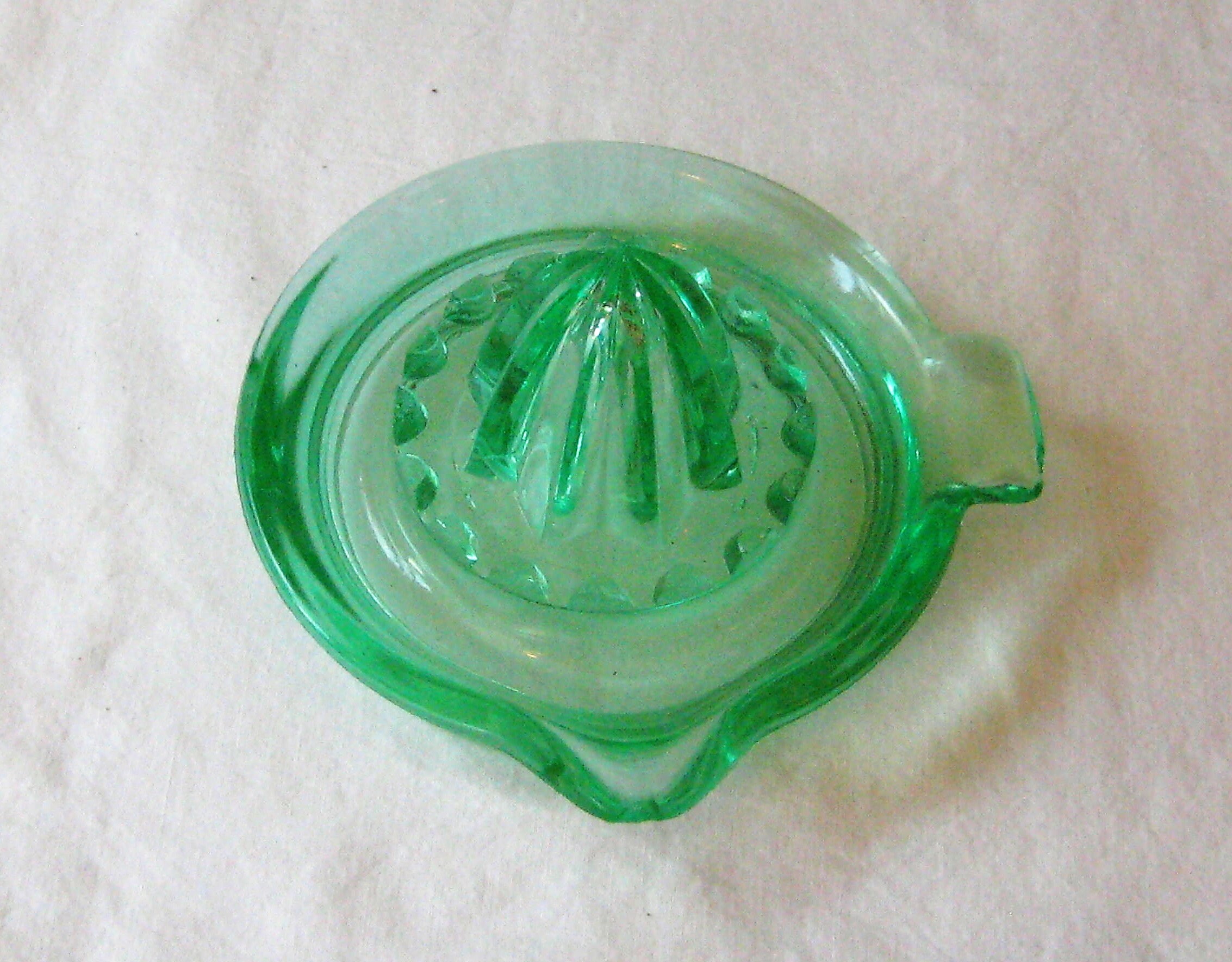 alésoir en verre vert vintage avec bec verseur, presse-agrumes à main, federal glass, milieu du siècle 50 1960, décor de cuisine, objet