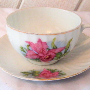 Pink floral tea cup, vintage porcelain tea cup, pink irises, mid century, 1950s, afternoon tea party, made in Japan