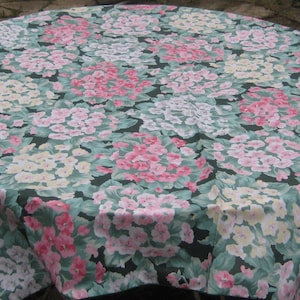 Vintage gebloemd rechthoekig tafelkleed, hortensia&#39;s, avocado salie mintgroen, roze gele grote bloemen, jaren 70 80, grote 6 tot 8 persoons tafel