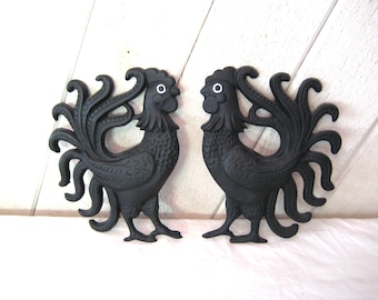 Vintage pair of black roosters wall hanging, cast metal wall art, decorative, MCM mid century, farmhouse kitchen wall decor, 50s 60s