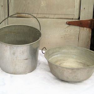 Vintage galvanized aluminum planter pot pan, metal bucket with handle, outdoor planter, rustic primitive mid century farmhouse decor, 50s