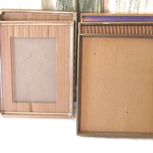 Vintage bred mässingsram, 20 x 25 cm, dekorativ filigran, porträttbilder, skolfoton, mitten av 1950-talet, bordsskiva
