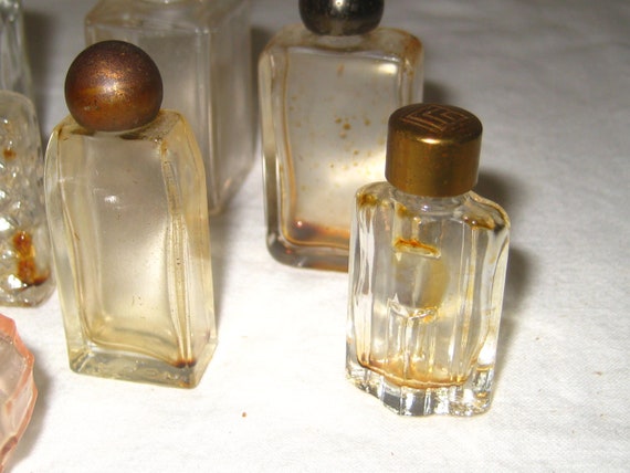 Antique collection of tiny perfume bottles, lot o… - image 7