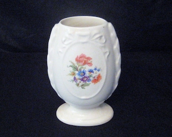 Antike Steingutvase, elfenbeinfarben, schmale Fensterbank Innenpflanzer, Blumenvase, cremefarbenes Dekovase, rosa, lila blaue Blumen, zierlich, 1930er Jahre
