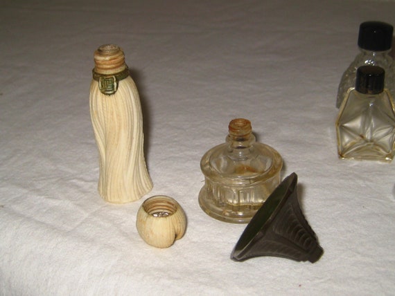 Antique collection of tiny perfume bottles, lot o… - image 9