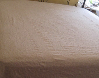 Vintage off white chenille bedspread, queen king comforter, made in USA mid century fringed cotton bedspread double full spring summer 60s