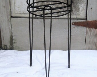 Vintage metal plant stand, black wire metal hairpin legs, outdoor indoor MCM mid century modern porch patio garden rustic distressed 60s 70s