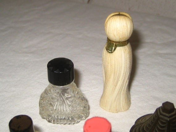 Antique collection of tiny perfume bottles, lot o… - image 3