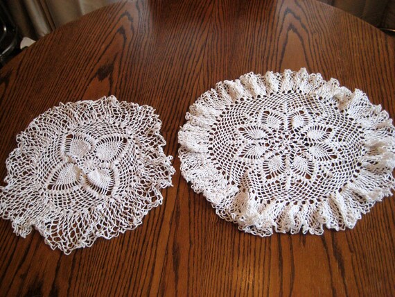Vintage Crochet PATTERN to make Lace Plaque Large Table Doily Set Three Sizes