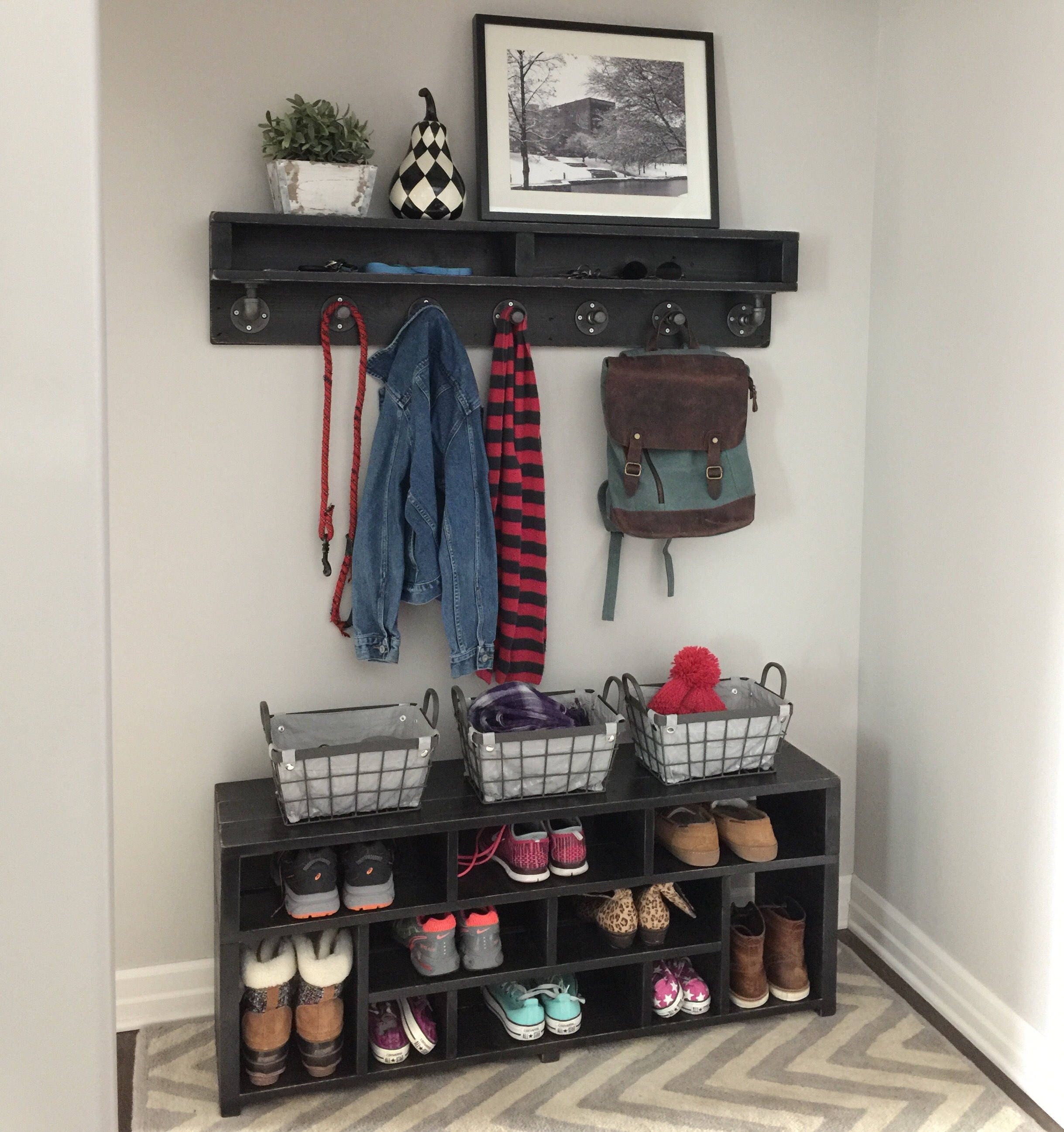 Entryway Shoe Bench 18-Cube Shoe Storage Organizer with Wall