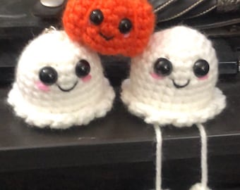 Crochet Pattern for Ghost Keychain or Shelf-Sitter - Beginner Crochet - Small Amigurumi Project