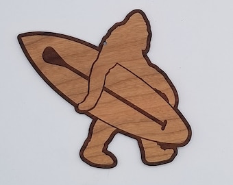 Stand up Padddleboard Bigfoot Laser graviert Kirschholz Weihnachtsornament