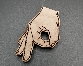 Circle game hand wood magnet