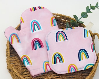 Zestaw kuchenny Rainbow Play: różowa rękawica kuchenna i uchwyt na garnki