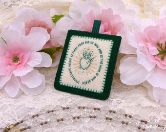 Hand Embroidered Green Scapular, Small, English, Option 3