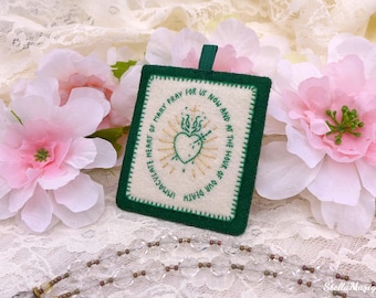 Hand Embroidered Green Scapular, Large, English