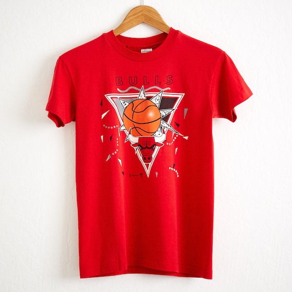 Vintage 90's Chicago Bulls T-Shirt Single Stitch Hanes Red Size Large  Jordan Era